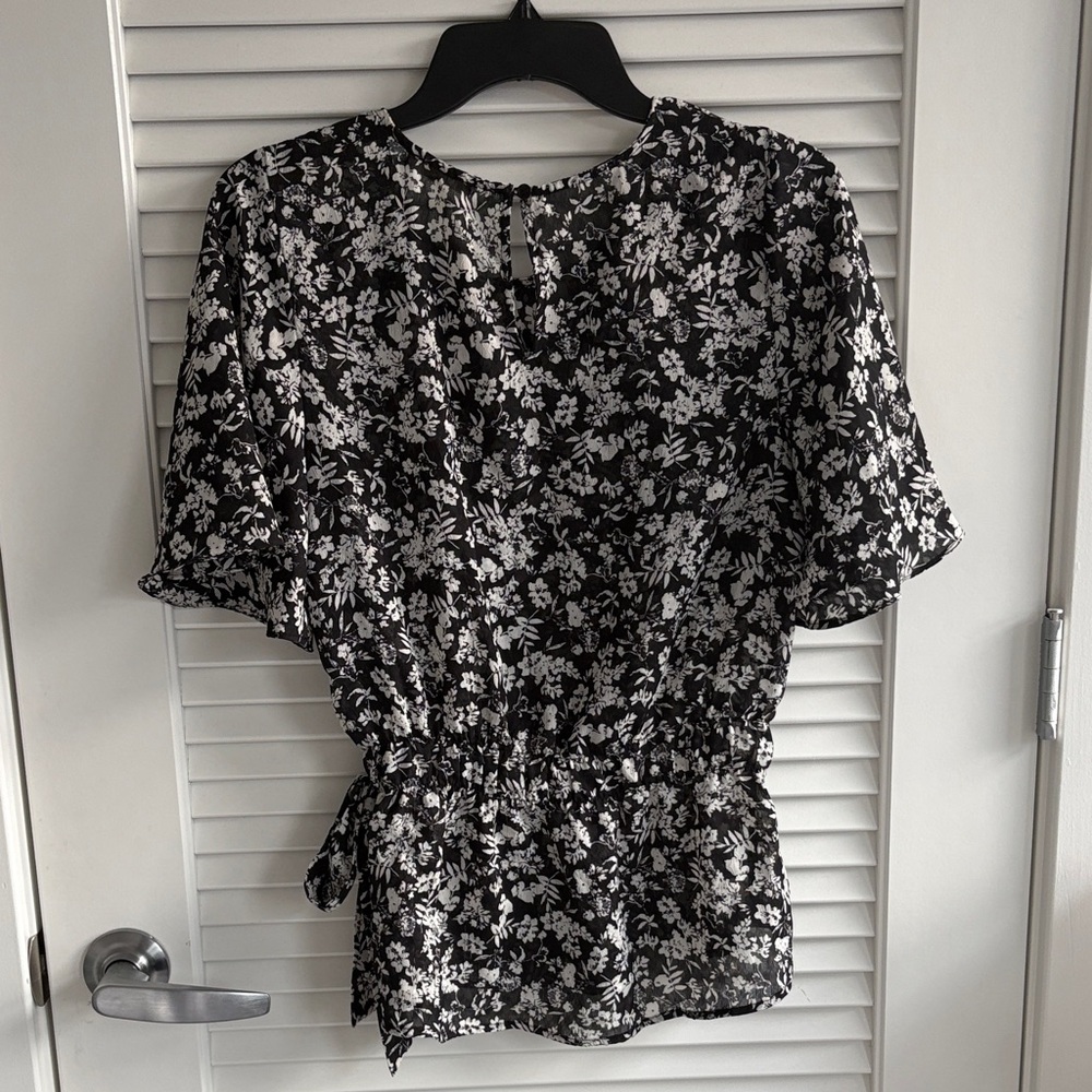 Pleione Black and White Floral Blouse - Picture 5 of 6